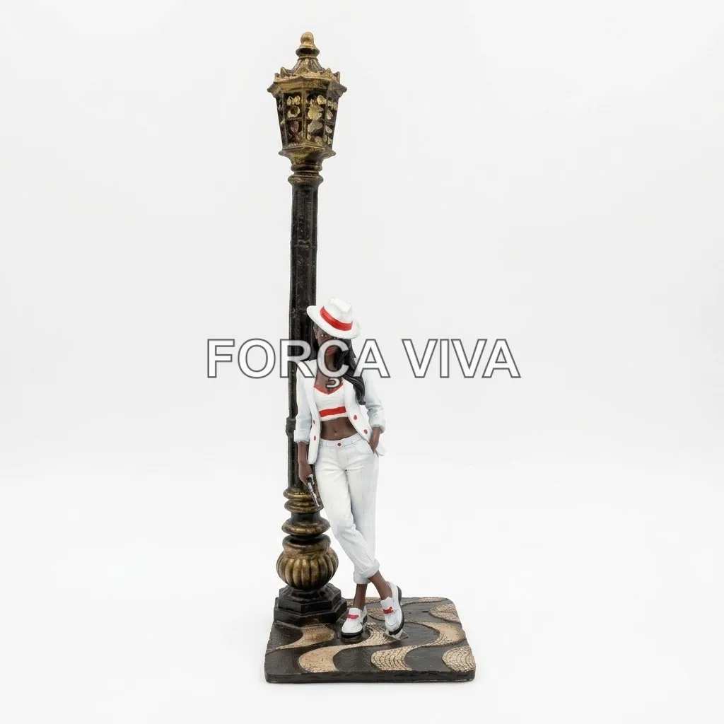 Maria Navalha em Resina 33cm com Poste - Força Viva